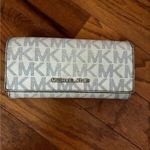 Michael Kors Jet Set Signature Wallet